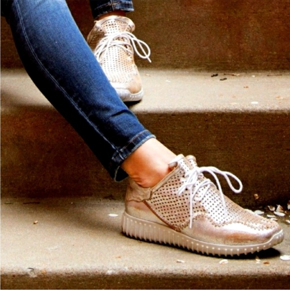 DIBA True Poker Hand Sneakers Metallic Rose Gold Perforated Leather 9 - Picture 12 of 12